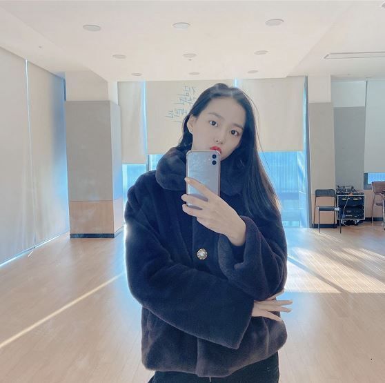 CLC 예은, 연습실 배경 사진 근황 공개…팬들 "컴백 기다린다"