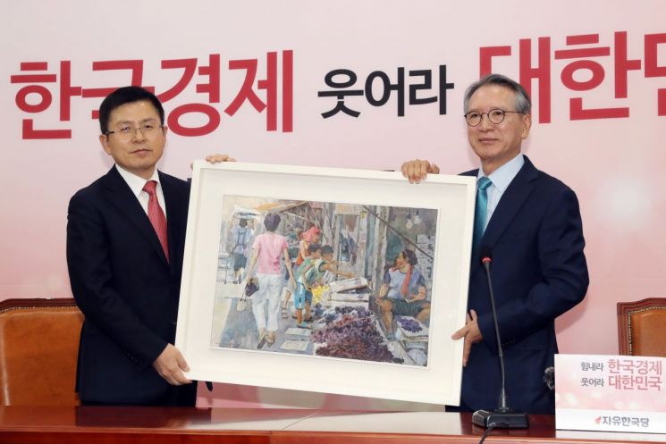 돌아온 김형오…"공정하고 투명하게 대규모 물갈이한다"