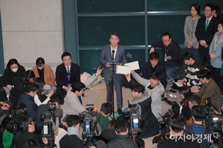 [포토]입장 밝히는 안철수 