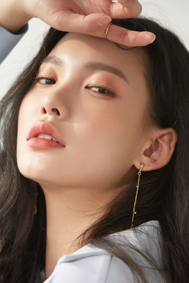 설날 아침 "예뻐졌다" 덕담 부르는 메이크업 제품은?