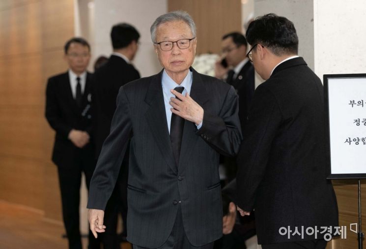 [포토]빈소 나서는 박희태 전 국회의장