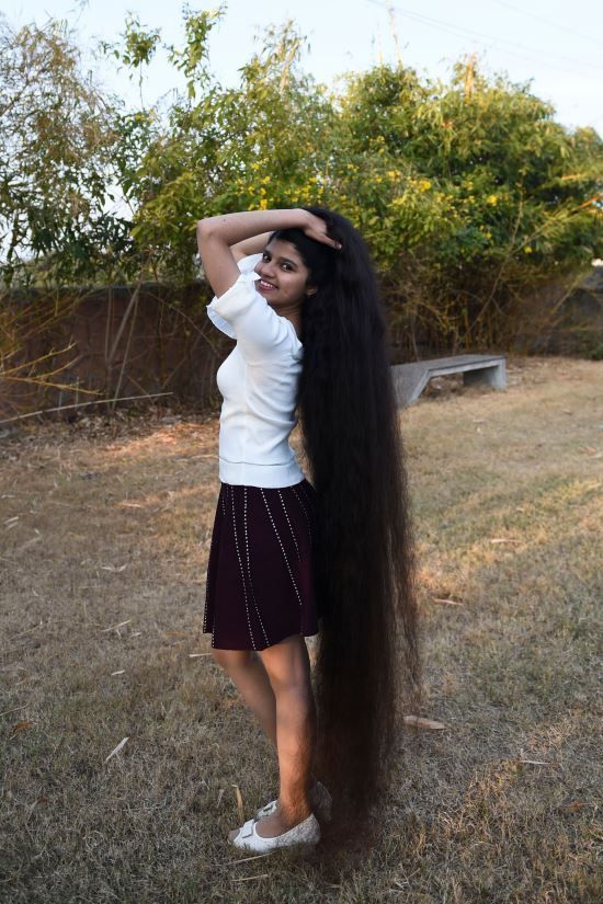 인도의 닐란시 파텔이 머리카락을 190cm까지 길러 기네스북 기록에 올랐다/사진=AFP 연합뉴스