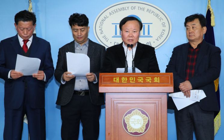 한국당, 소상공인 공약발표…"과세기준 1억으로 올릴 것"