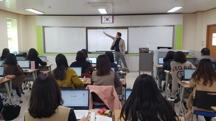'외국어교사 수업역량강화 직무연수'를 실시하는 전남국제교육원 (사진 = 전남국제교육원 제공)