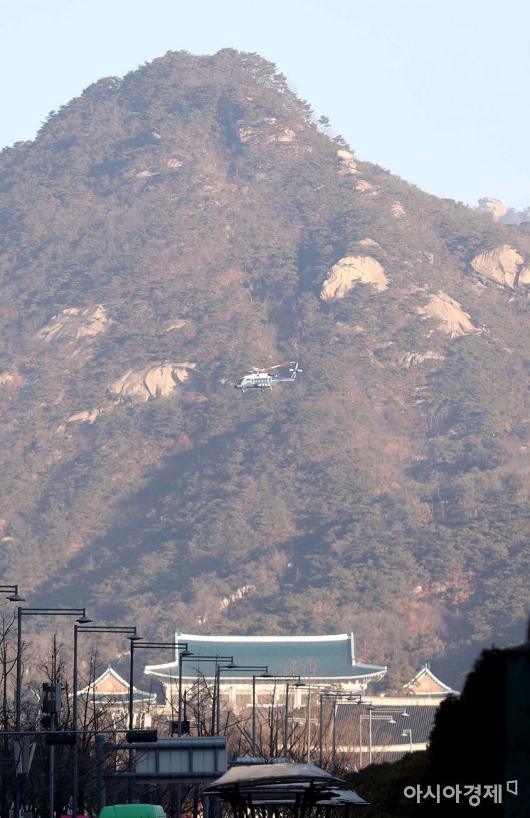 [포토]청와대 상공에 대통령 전용헬기 