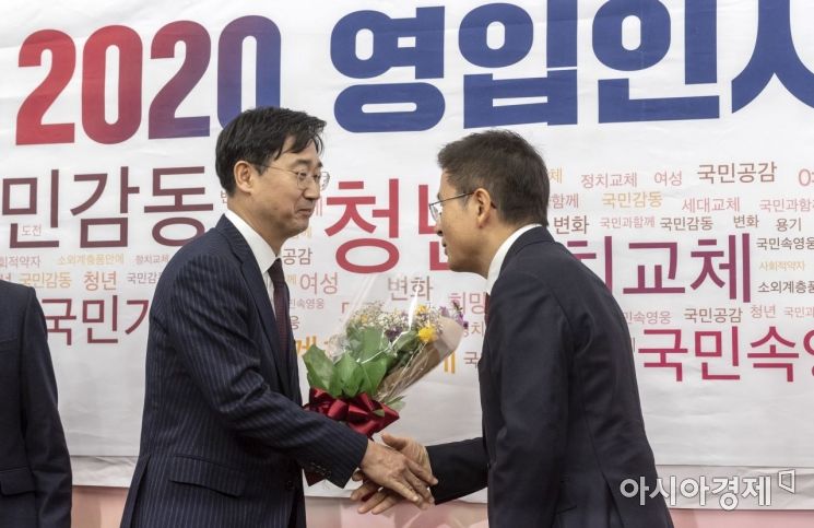 [포토] 한국당, 신범철 아산연구원 안보통일센터장 영입