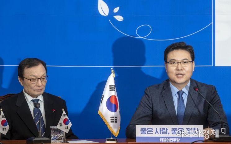 [포토] 입당 소감 밝히는 최기일 