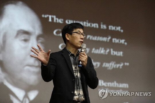 진중권 "청와대가 최강욱 거냐...왜 대신 해명하나"