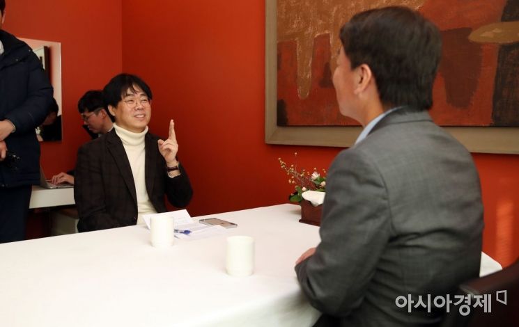 [포토]대화 나누는 안철수·김경율 