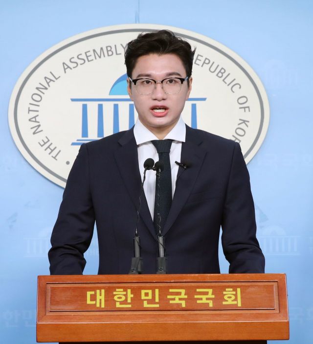 "탄핵 왜 안 외치나"…한국당 대학생 당원들, 정민당으로 