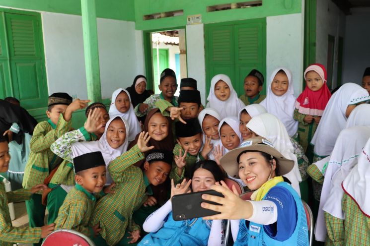 포스코 대학생 봉사단 '비욘드', 인도네시아에서 봉사활동 실시