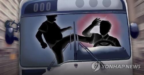 "왜 안내려줘" 무단 하차 거절당하자 버스기사 폭행한 60대男
