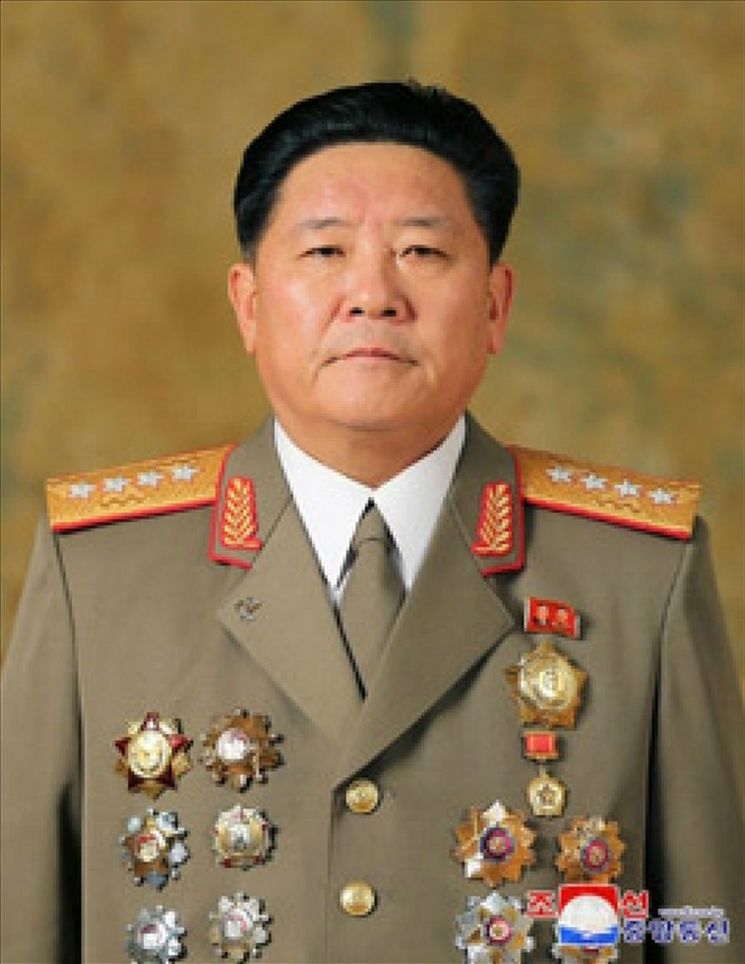 총 대신 삽…북한 인민무력상에 김정관