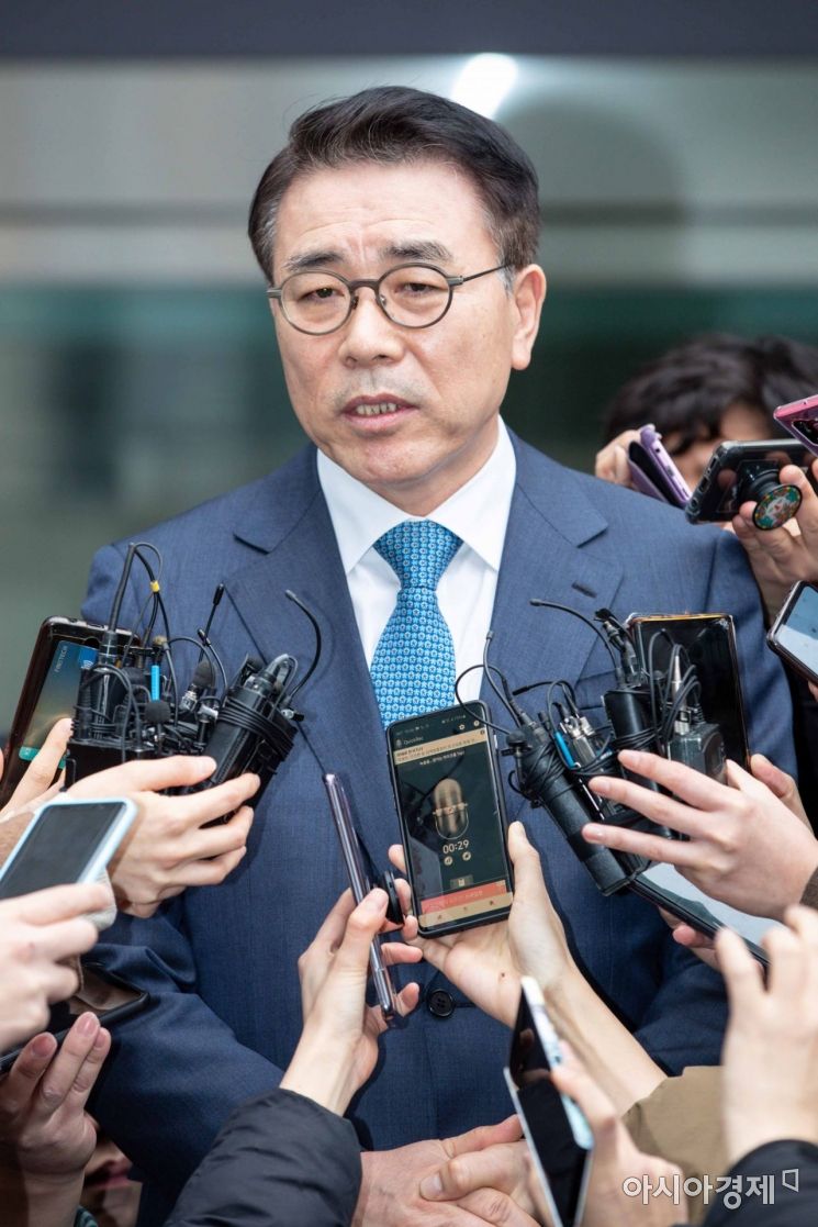 [포토]1심 선고 마친 조용병 회장