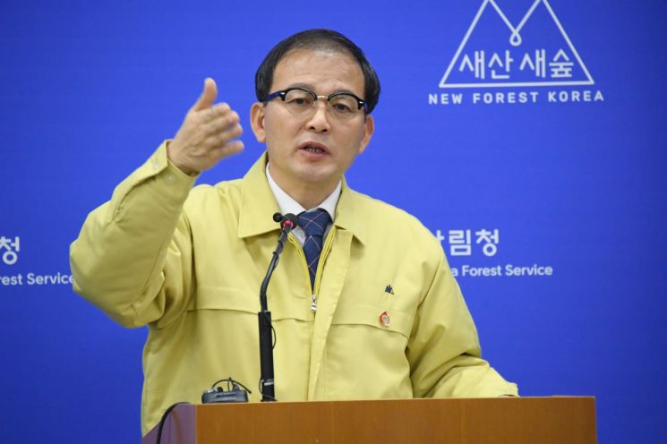 박종호 산림청장이 22일 정부대전청사에서 ‘2020년 전국 산불방지 종합대책’을 소개하고 있다. 산림청 제공