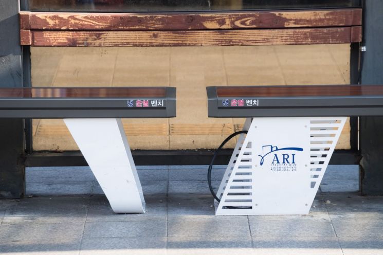 광진구, 서울시 최초 '버스정류소 냉·온열의자' 설치