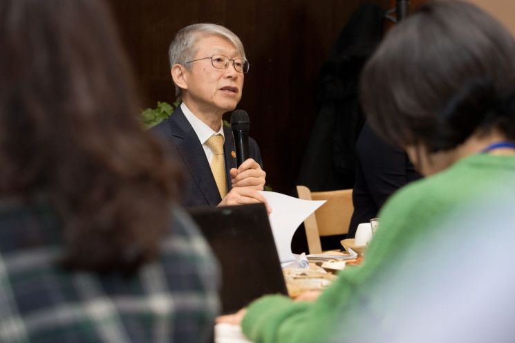 최기영 "5G 대중화 위해 중저가 요금제 나와야"