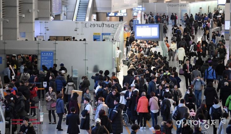 [포토] 인파로 붐비는 공항 출국장