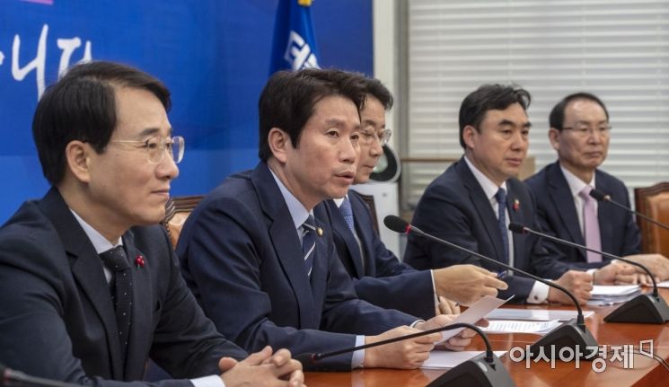 이인영 "黃 기자회견, 태극기 부대의 날 선 정서와 판박이"