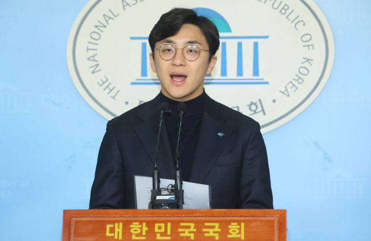 한국당 "'미투 폭로' 원종건 영입 철회하라"