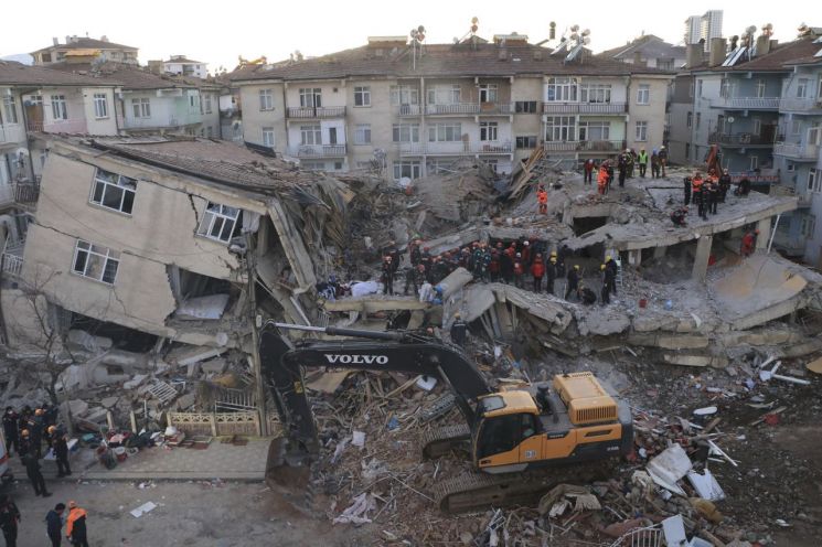 터키 동부 지진 사망자 29명으로 늘어…피해규모 ↑