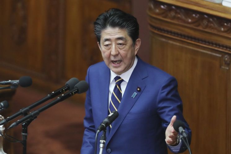 아베 신조 일본 총리가 지난 20일 개원한 제201차 정기국회(중·참의원)에서 2020년 시정방침 연설을 하고 있다. <사진=AP연합>