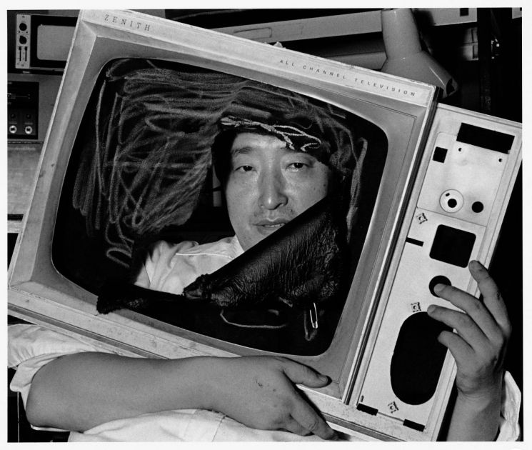1983년 뉴욕 스튜디오에서의 백남준  [사진= 백남준아트센터 소장 ⓒ 임영균]