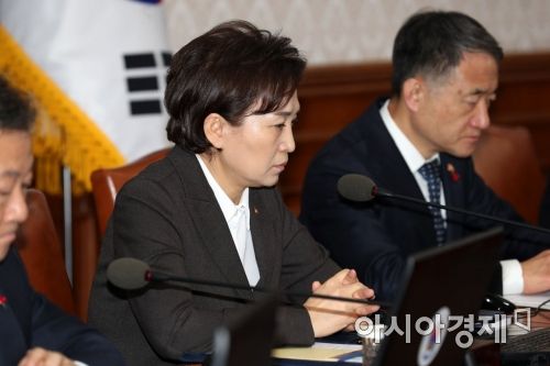 지난달 28일 정부서울청사에서 열린 국무회의에 참석한 김현미 국토교통부 장관. /문호남 기자 munonam@