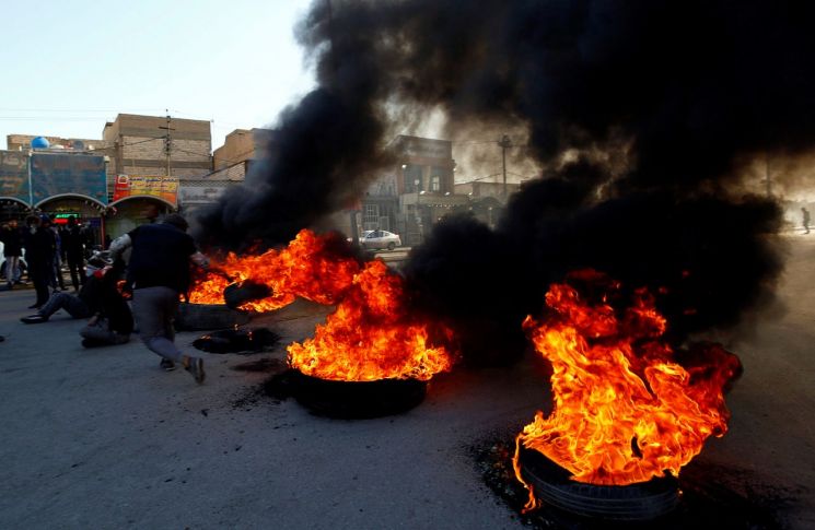 이라크, 반정부 시위대 강경진압 나서…'최소 7명 사망'
