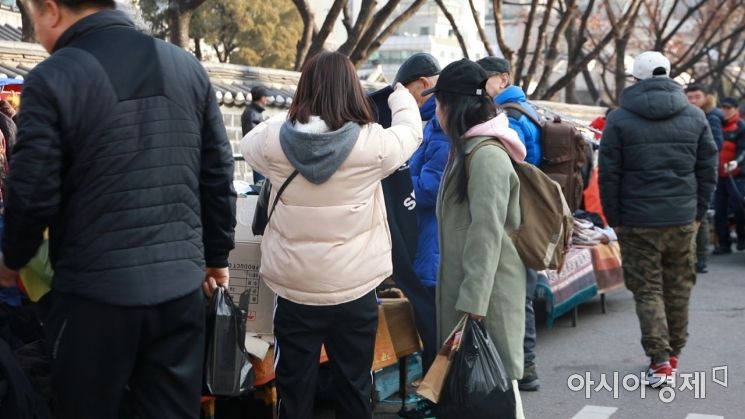 [인스타산책] 동묘 구제시장 '꿀템 찾기'