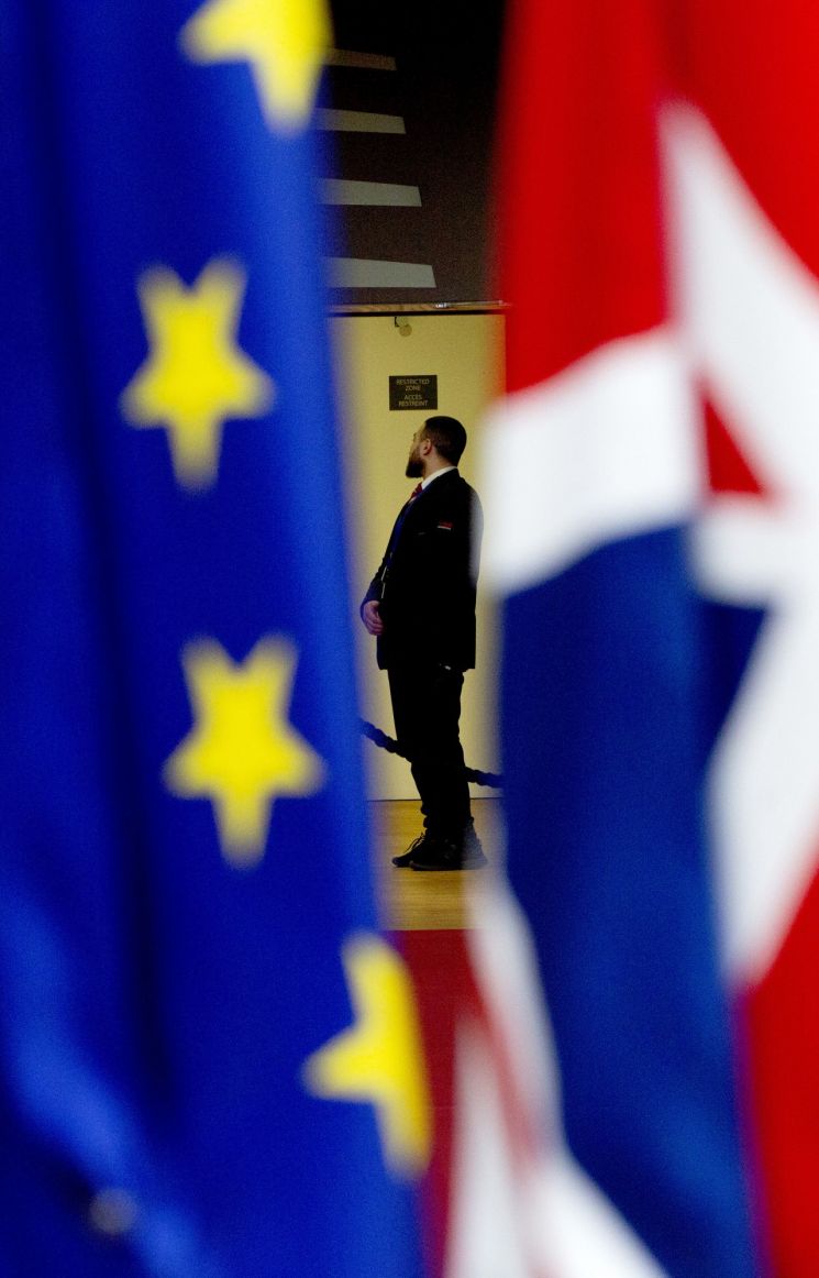 '지도에 없는 길 떠나는' 영국-EU…첩첩산중에 불확실성 여전