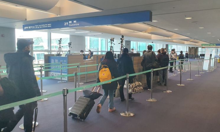 [르포]"우한폐렴과 사투" 최전선…인천공항 검역현장 가보니
