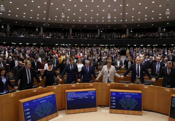 유럽의회, 英 EU탈퇴협정 비준…눈물과 환호 속 마지막 절차 완료