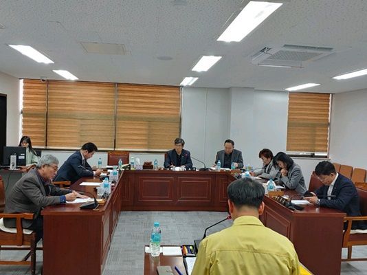 목포시의회 기획복지위원회가 신종 코로나바이러스의 관련 대응 보고를 목포시로부터 받았다. (사진제공=목포시의회)