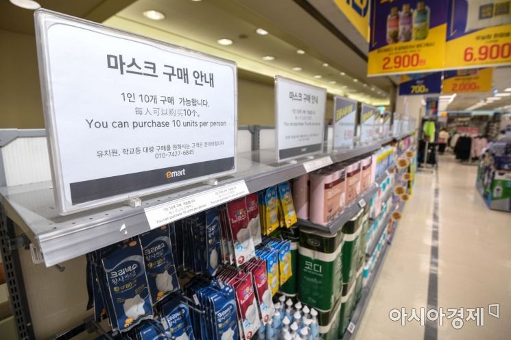 커지는 '신종 코로나' 공포…마스크 동나고, 김치·양파 판매 늘고
