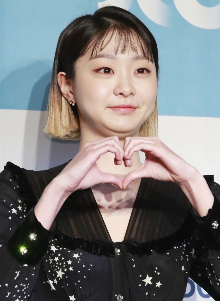 밤톨 머리도 힙하게 소화하는 박서준 '클라쓰'