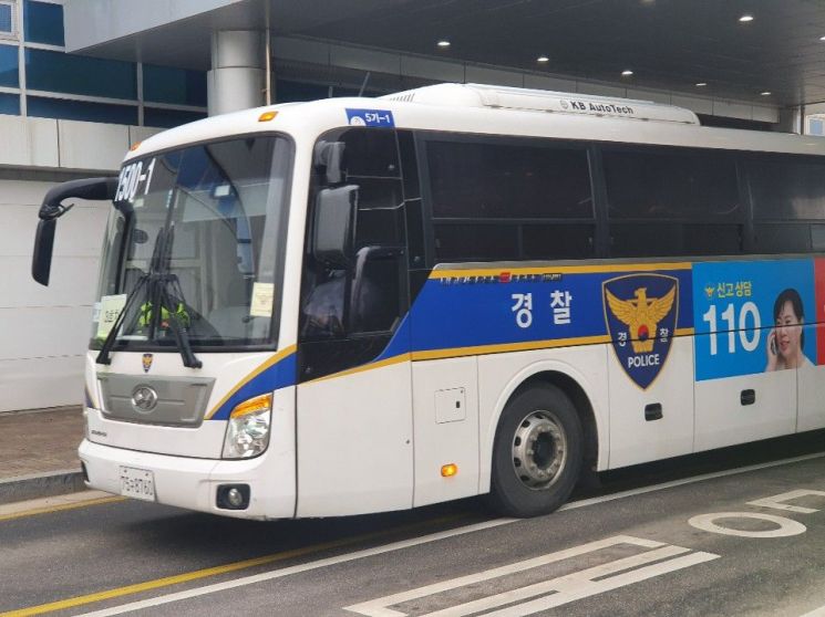 2차 전세기 탑승 우한교민 333명 도착…"유증상자 7명 이송"(종합)