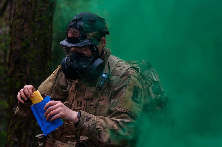 생물학전 훈련 중인 미군의 모습[이미지출처= 미 육군 홈페이지/www.army.mil]