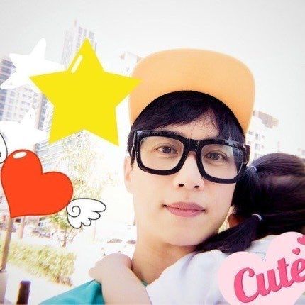 사랑스런 딸 예은 양 육아 중인 김원준. 사진=김원준 인스타그램