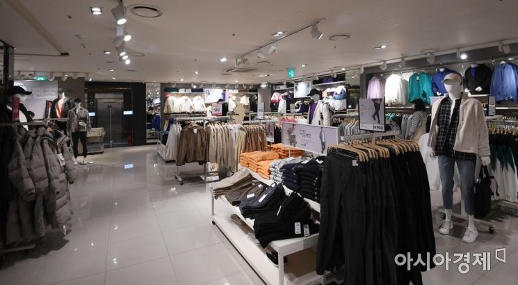 "신종 코로나가 바꾼 신풍속도" 쇼핑·외식 접었다…"방콕 구매·따릉이 거절·마스크 낀 하객"