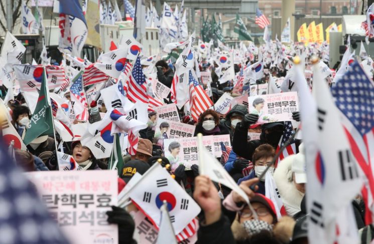 "신종코로나? 걸리든 말든 상관없어요" 박근혜 지지자들 석방 집회 강행 