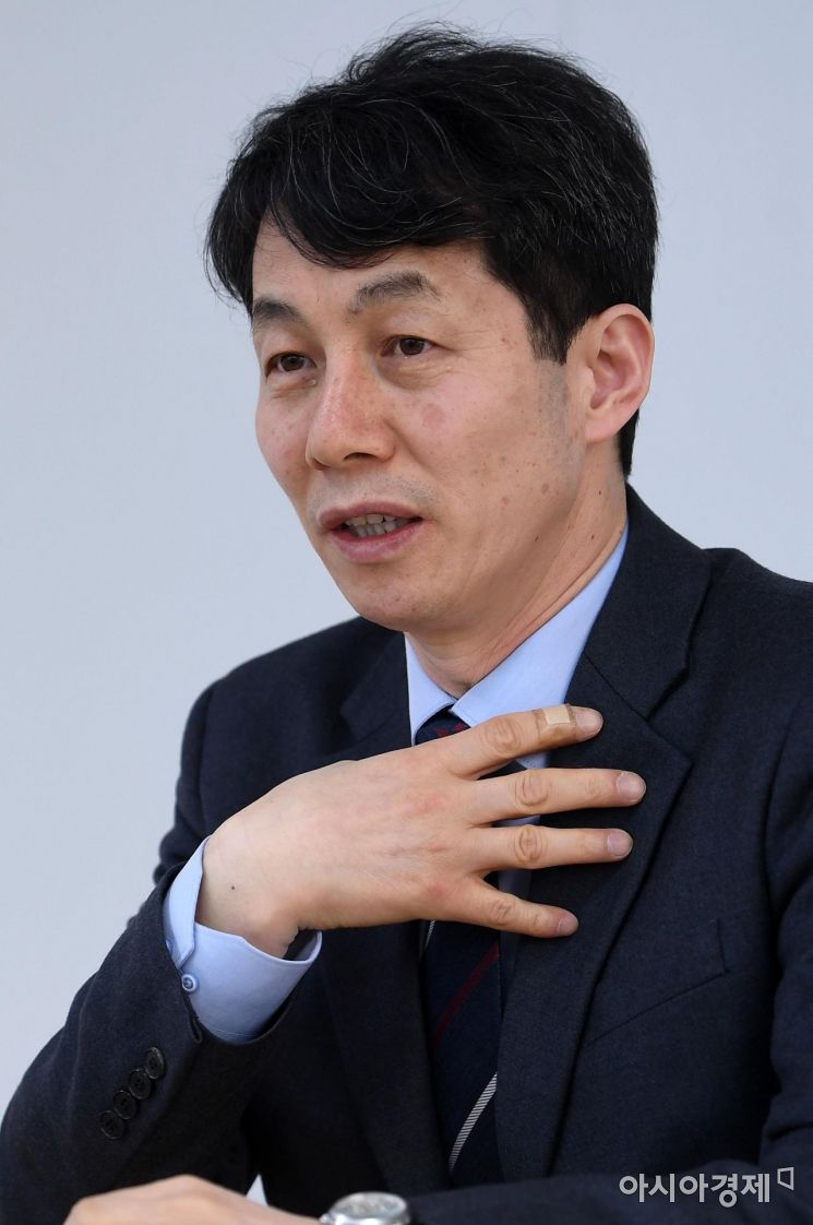 윤건영 전 청와대 국정기획상황실장이 2일 서울 구로구에 위치한 자신의 선거사무소에서 아시아경제와 인터뷰를 갖고 있다./김현민 기자 kimhyun81@