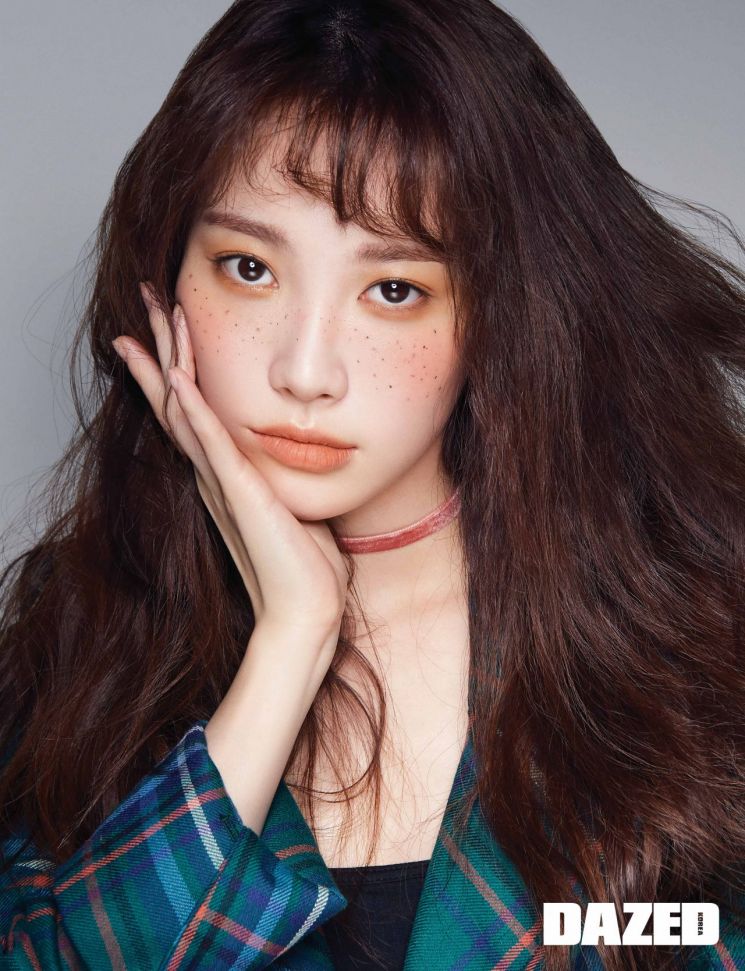 걸스데이 유라, 유리알 레드립→주근깨 메이크업 완벽 소화
