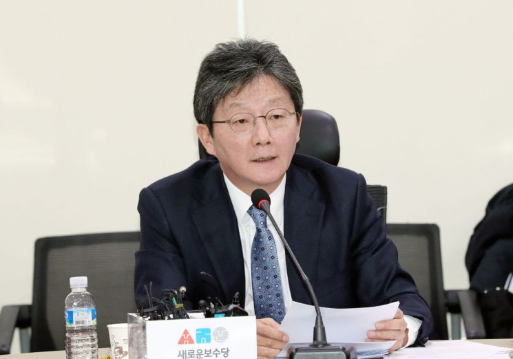 유승민 "고용 양질 크게 나빠져" vs 이재명 "경제 전문가 의심돼"