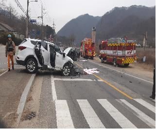 경기도 포천에서 발생한 SUV 충돌 사고 현장. 사진=포천소방서·연합뉴스