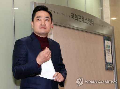 변호사 겸 유튜버로 활동 중인 강용석 /사진=연합뉴스