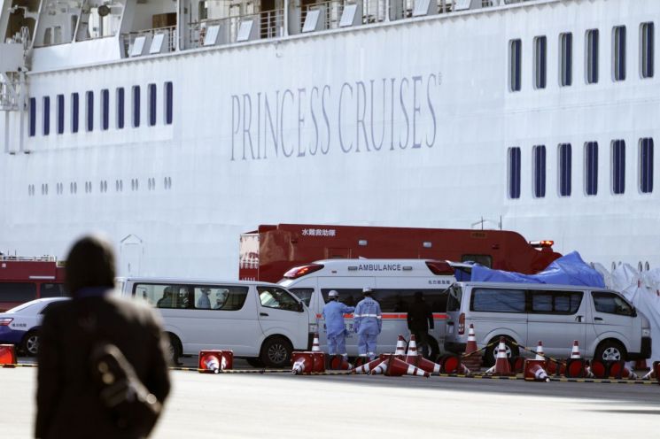 美, 코로나19 발생 크루즈서 자국민 대피…독감 증상도 검사