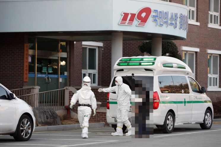 [종합]19번째 확진자, 서울 송파구 거주…인근 초등학교 임시 휴업