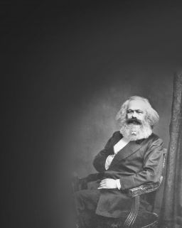 1875년에 찍은 카를 마르크스 사진을 합성한 이미지.