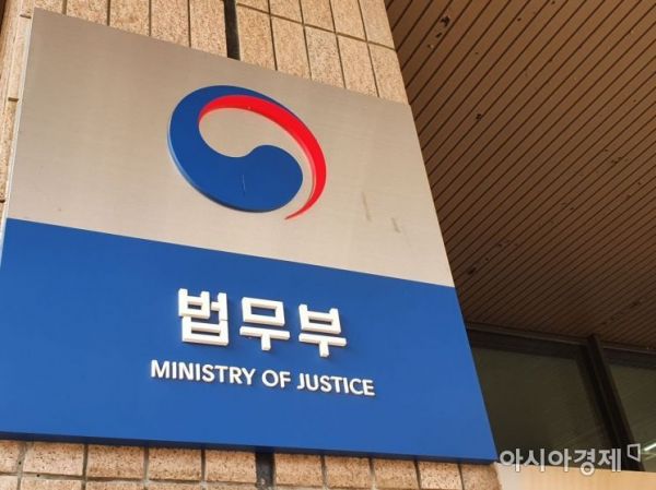 법무부 과장 "검사가 선수로 뛰면 본연의 역할 못해"…수사·기소 분리 논쟁 가열